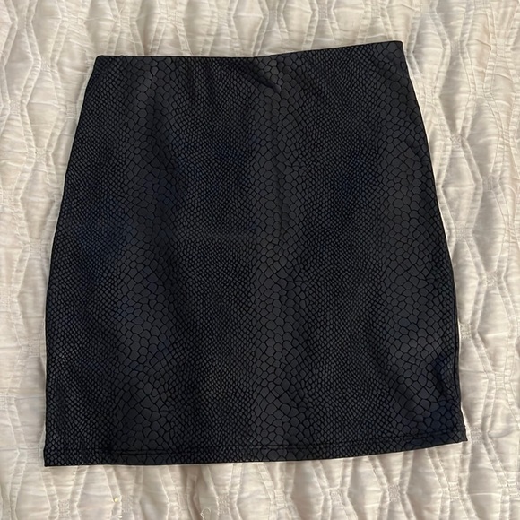 Black snake skin skirt - Picture 1 of 1